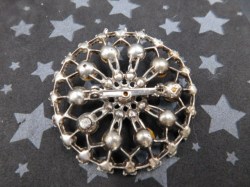 round rhinestone brooch bk